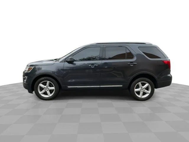 Used 2017  Ford XLT image 6