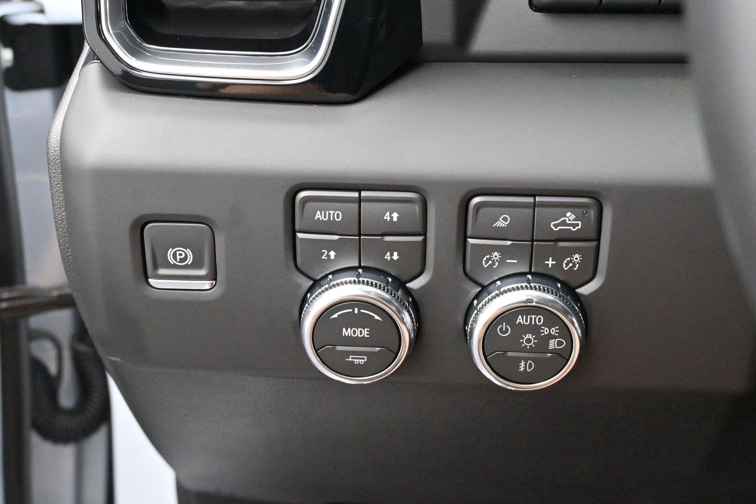 Used 2026 Glacier White Tricoat GMC Denali Ultimate image 29