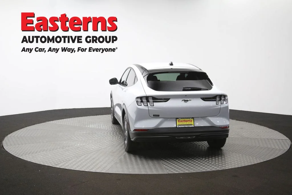 Used 2023 White Ford Select image 64