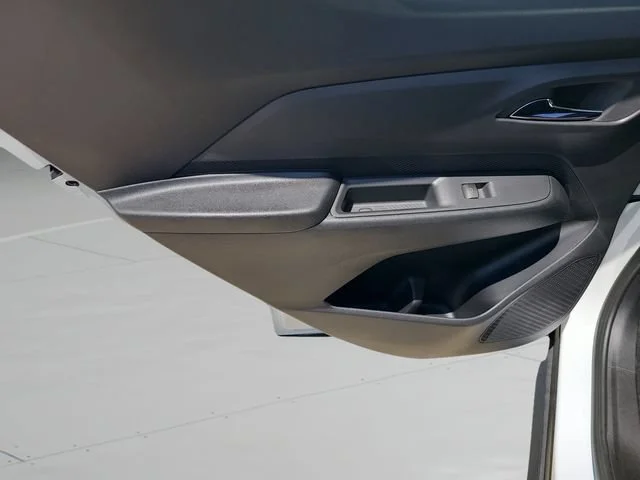 New 2027 Summit White Chevrolet LT image 16