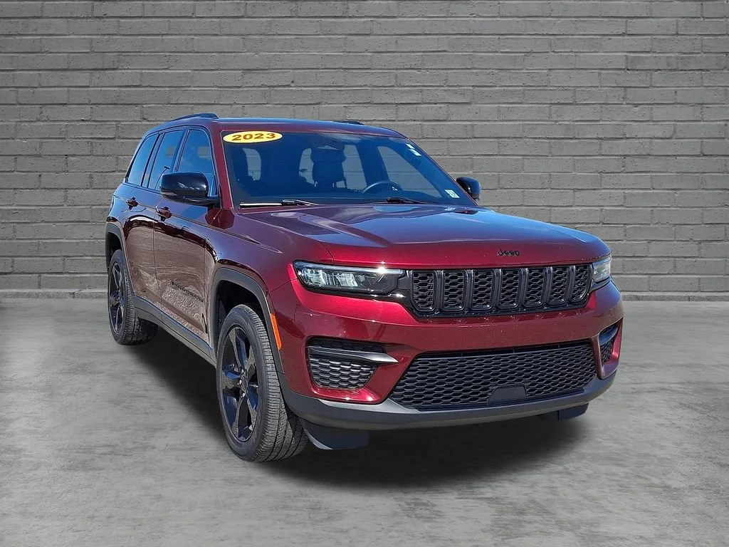Used 2023 Velvet Red Pearlcoat Jeep Altitude image 2