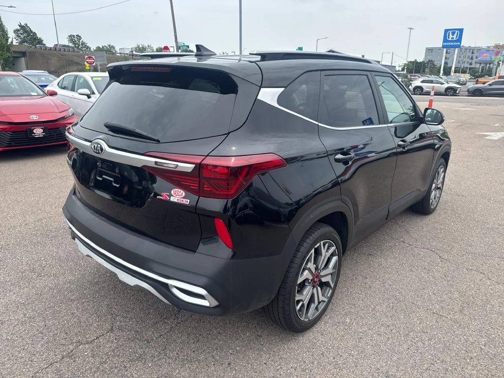 Used 2021 Black Kia S image 8