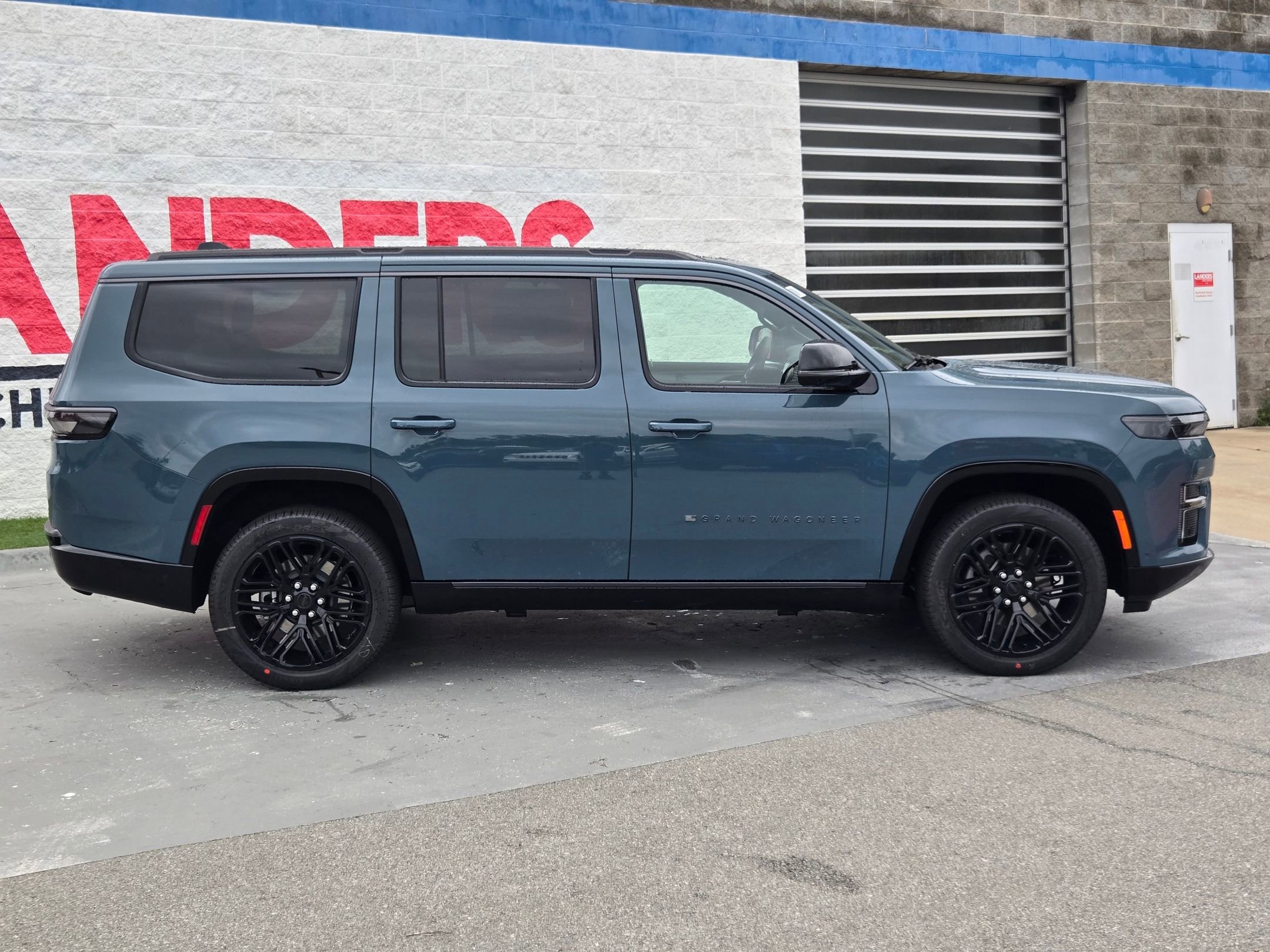 New 2026 Steel Blue Exterior Paint Jeep Limited Reserve image 8