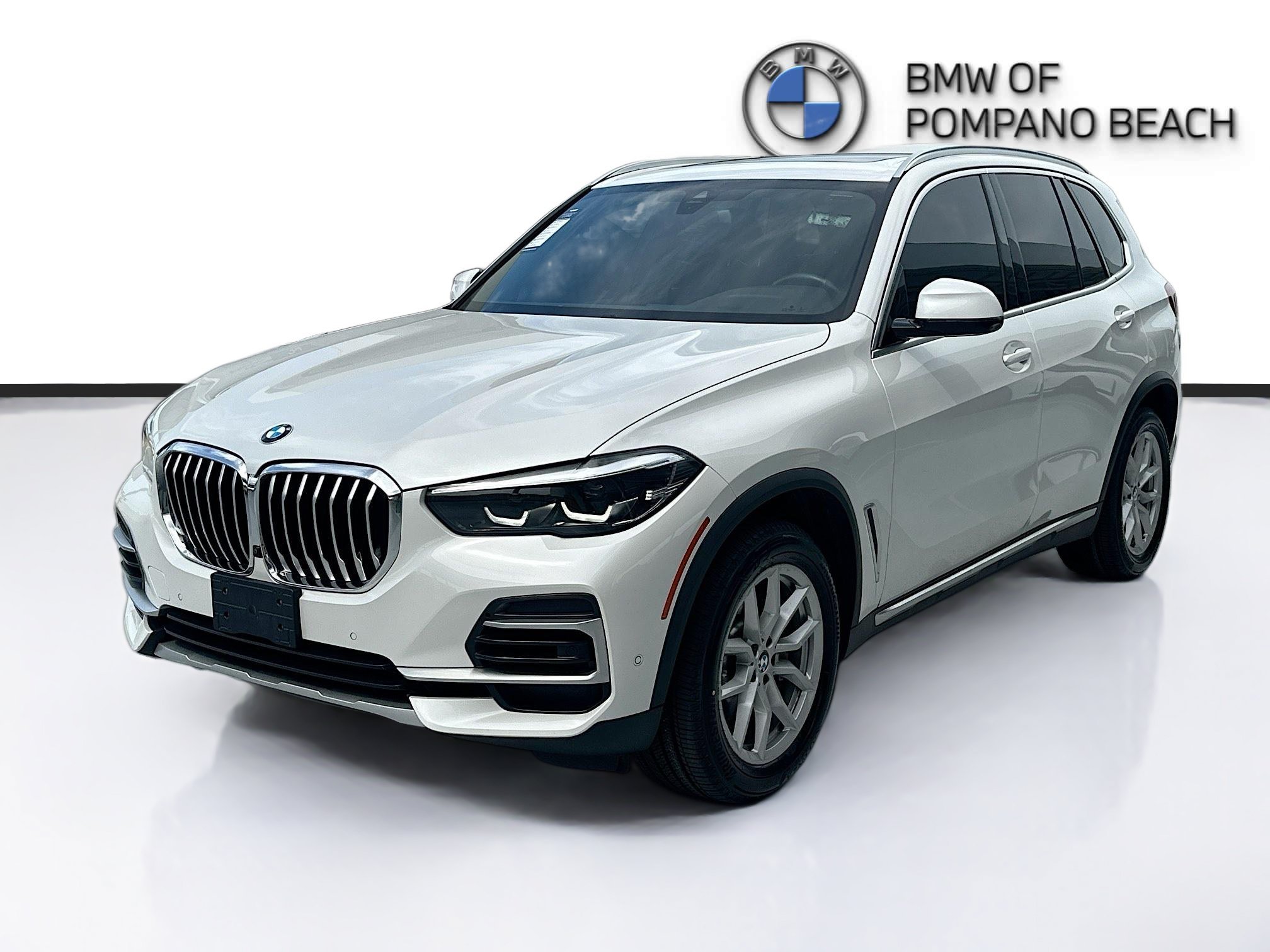 Certified Used 2023 Mineral White Metallic BMW xDrive40i image 3