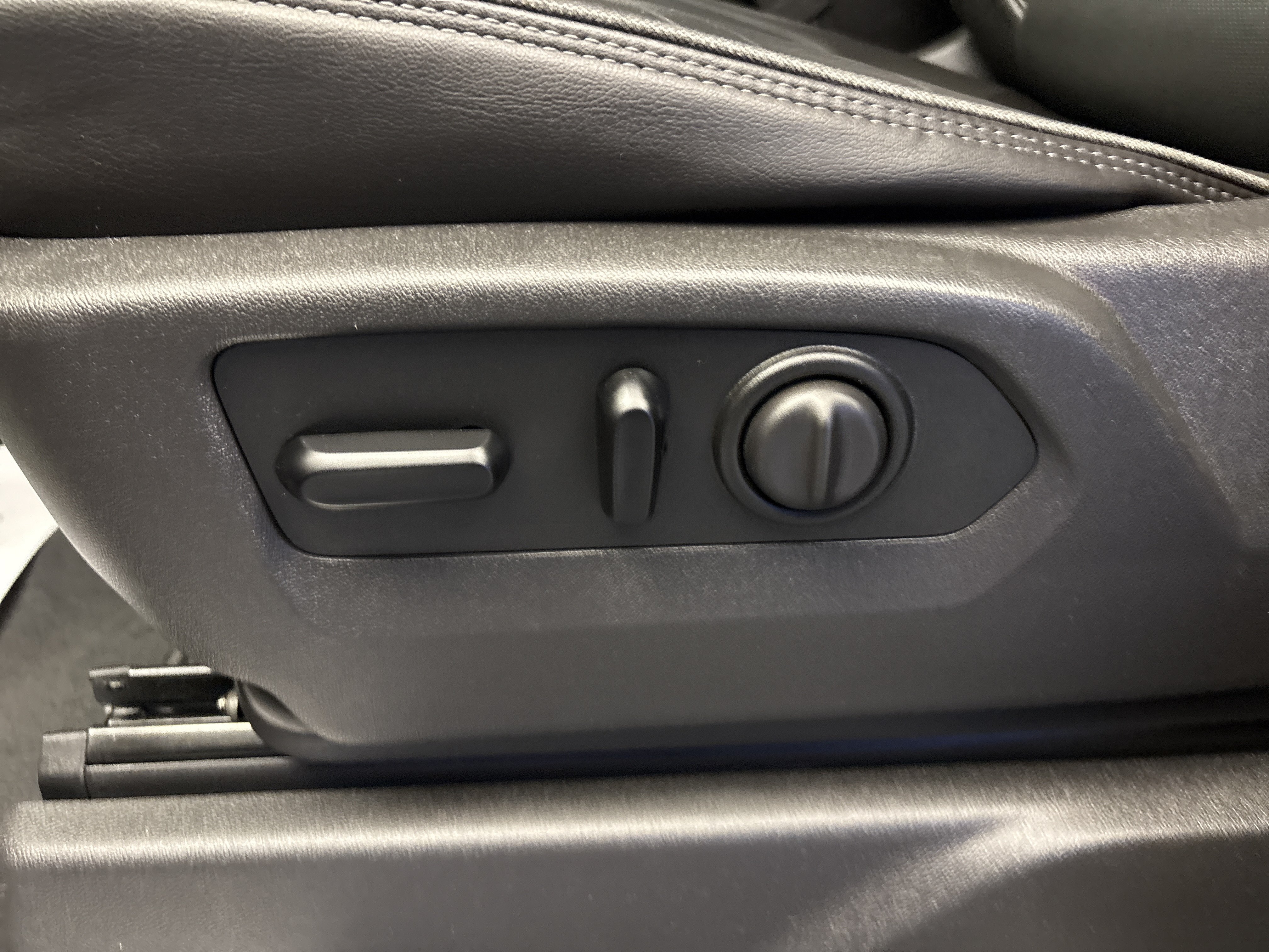 Used 2019 Cajun Red Tintcoat Chevrolet High Country image 13