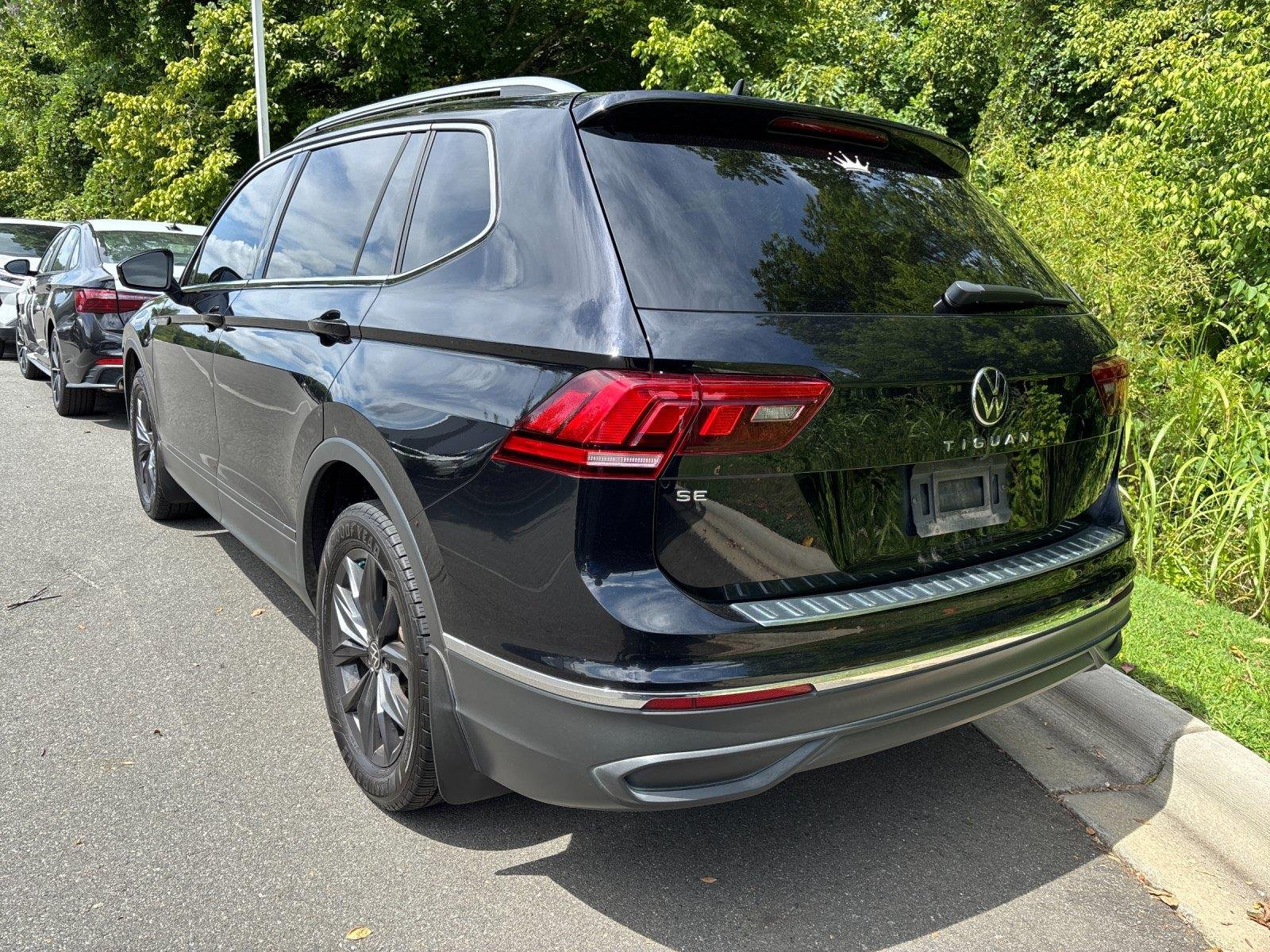 Used 2023 Deep Black Pearl Volkswagen SE image 3