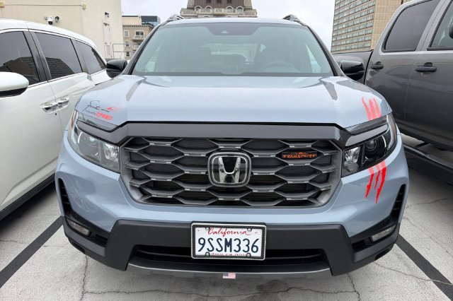 Certified Used 2025 Sonic Gray Pearl Honda TrailSport image 3