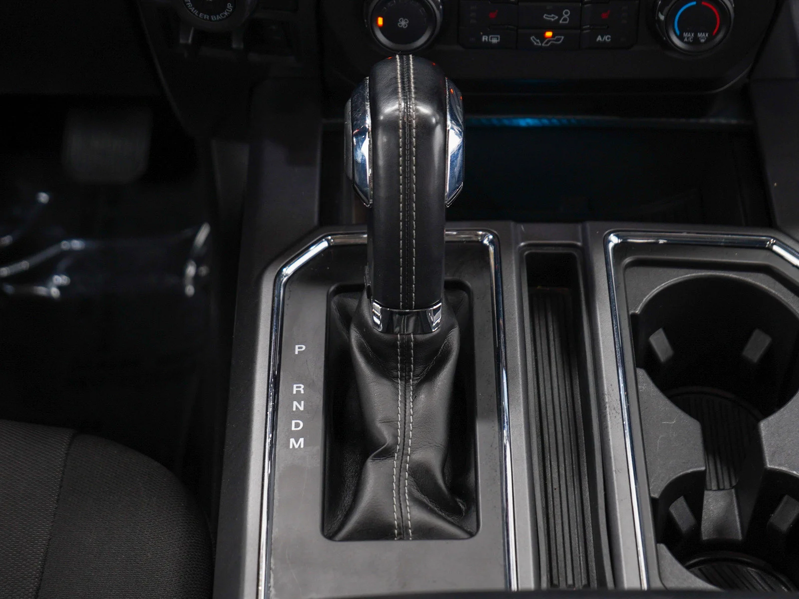 Used 2018  Ford XL image 17