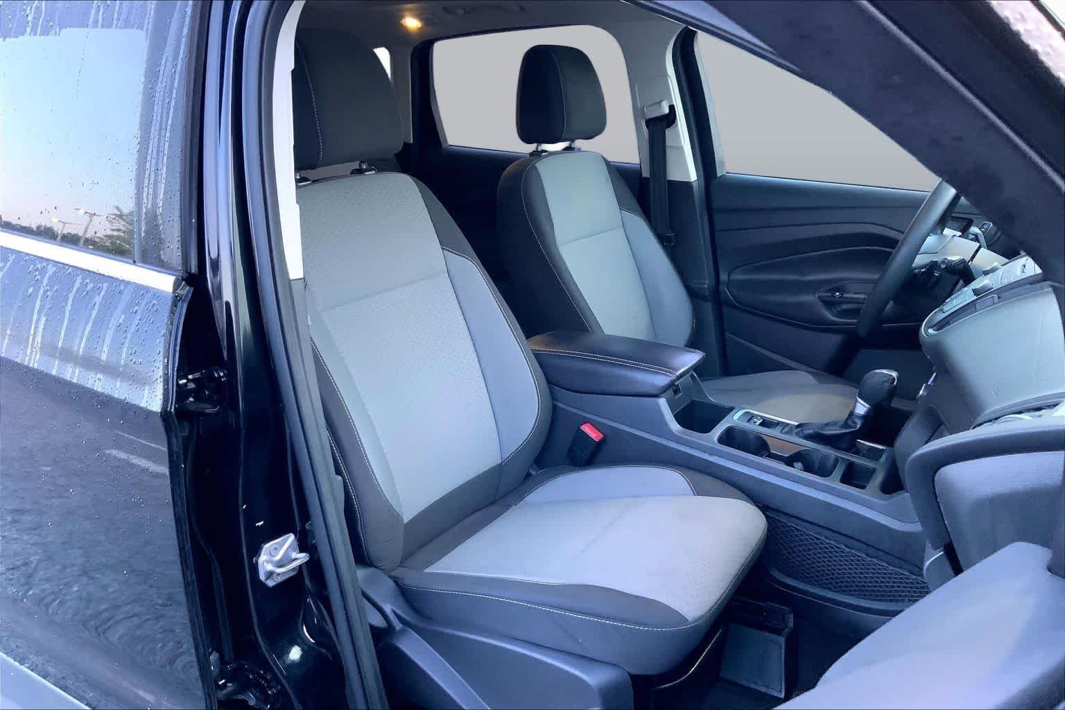 Used 2017 Shadow Black Ford SE image 8