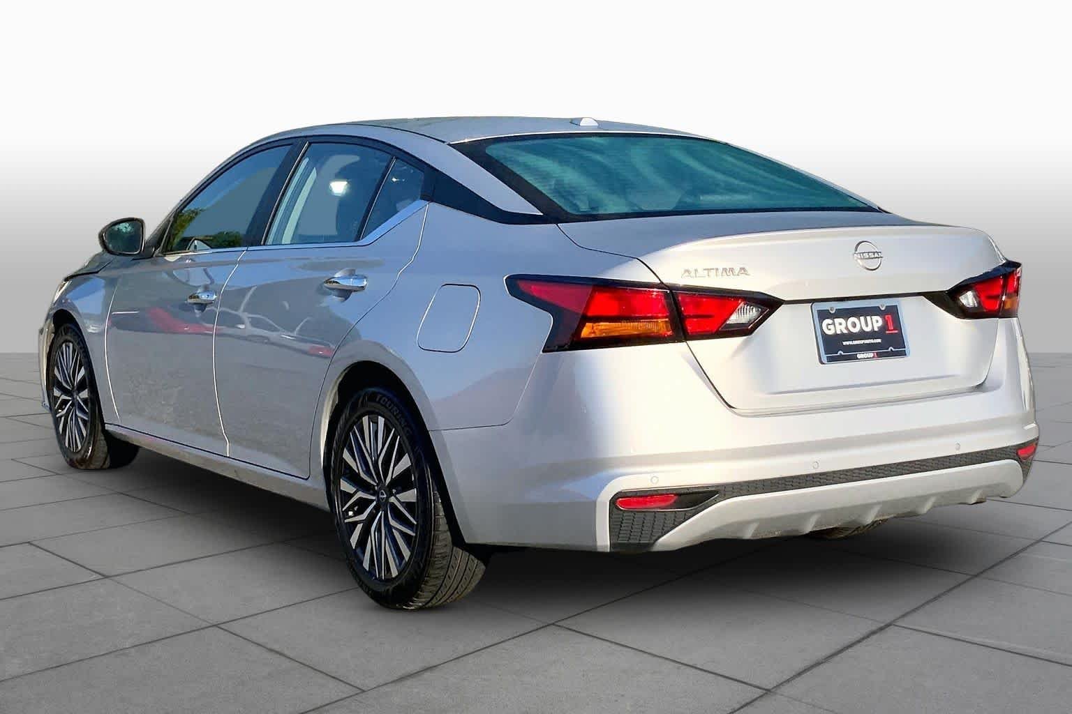 Used 2025 Brilliant Silver Metallic Nissan SV image 11