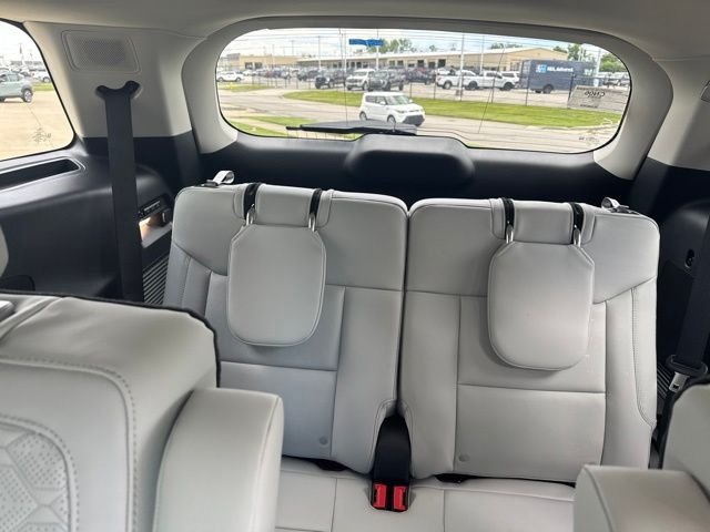 New 2026 Star White Metallic Tri-Coat Ford Platinum™ image 15