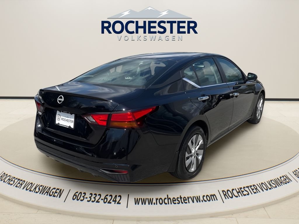 Used 2024 Super Black Nissan 2.5 S image 6