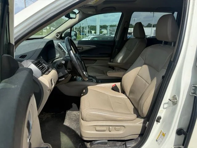 Used 2018 White Honda EX-L image 21