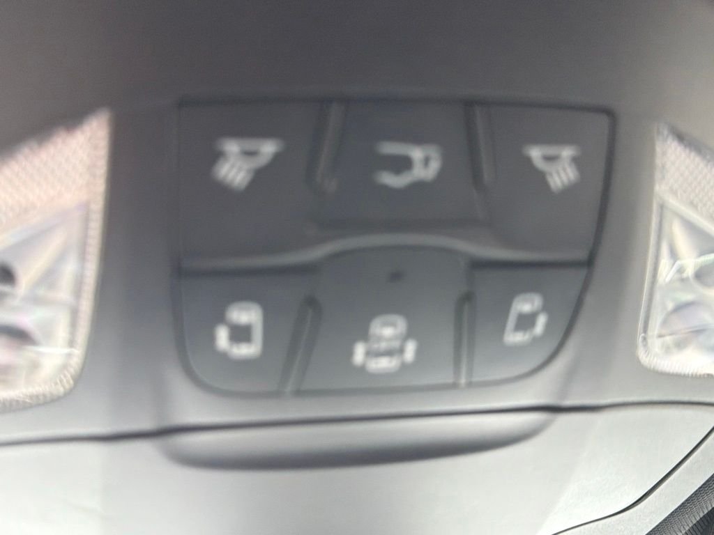 Used 2025 White Chrysler Select image 29