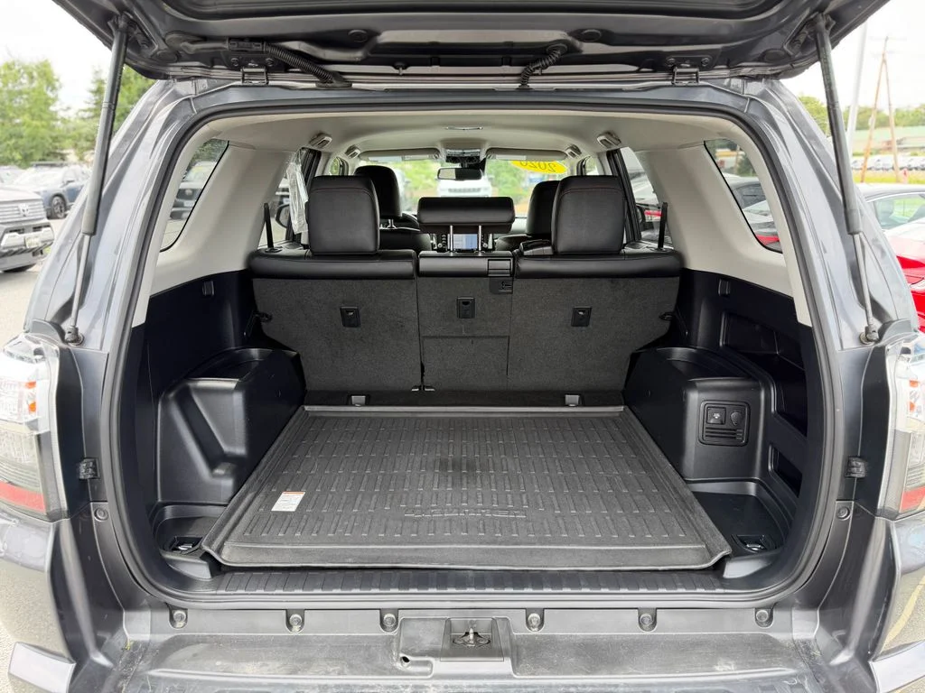 Used 2020 Gray Toyota Venture image 5
