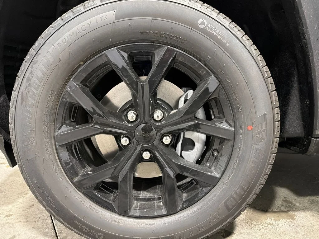 New 2026 Baltic Gray Metallic Clear-Coat Exterior Paint Jeep Laredo Altitude image 41