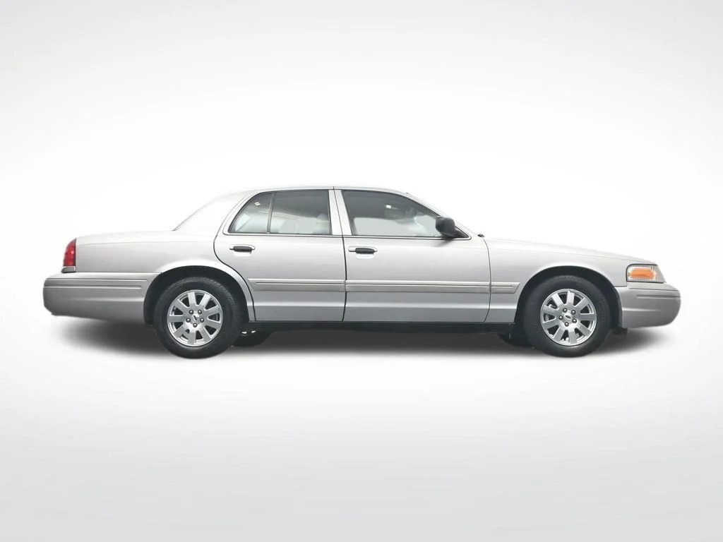 Used 2006 Silver Ford LX image 34