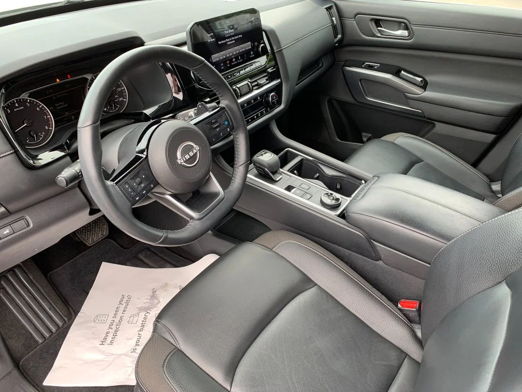 Used 2023 White Nissan SL image 11