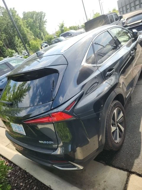 Used 2018 Black Lexus 300h image 3