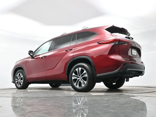 Used 2022 Ruby Flare Pearl Toyota XLE image 30