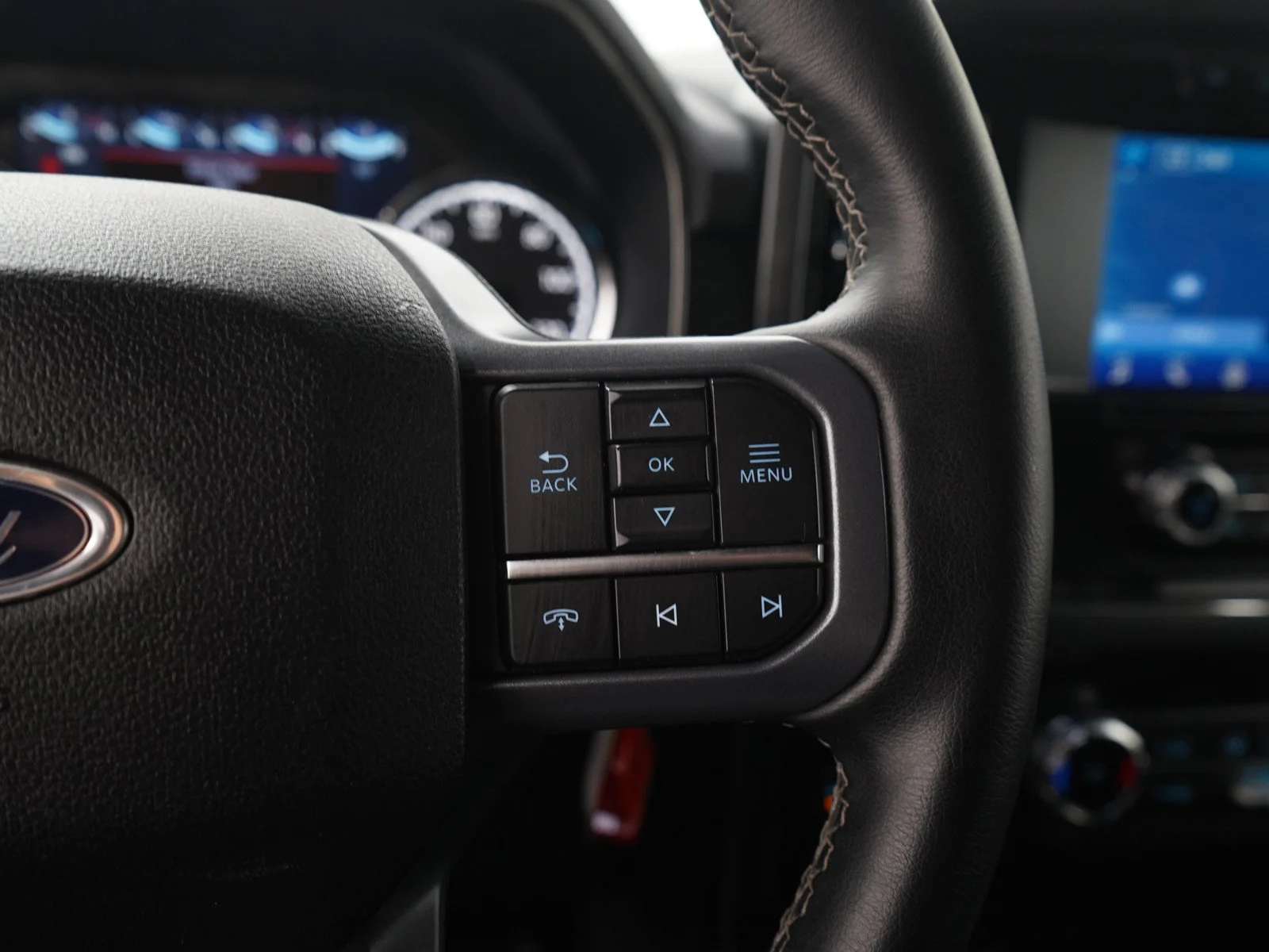 Used 2023 Agate Black Metallic Ford XLT image 27