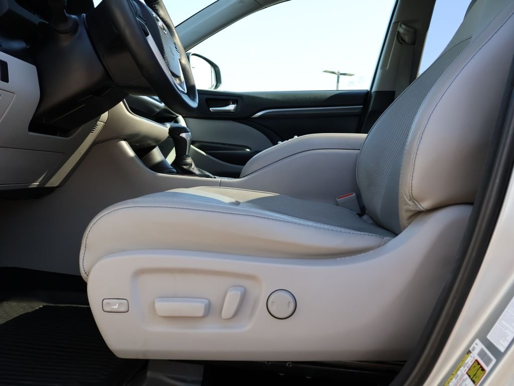 Used 2018 Silver Toyota Limited Platinum image 33