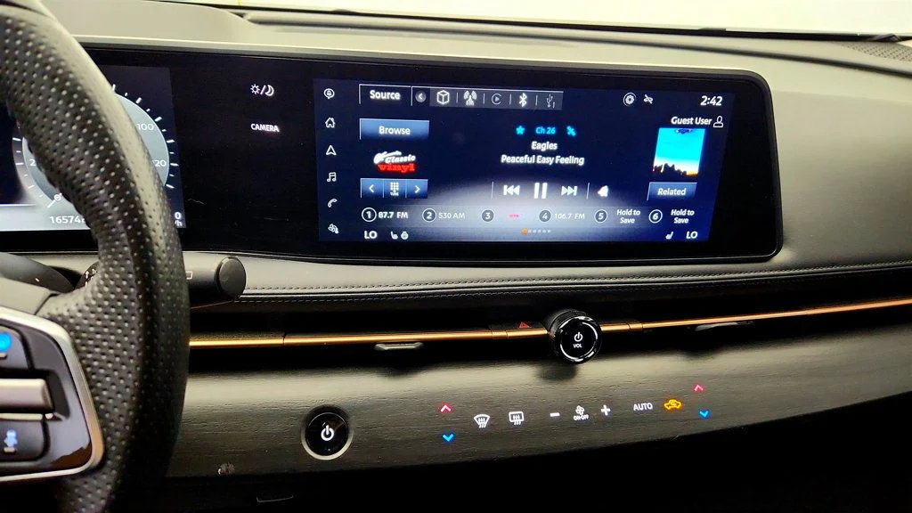 Used 2025 Deep Ocean Blue Pearl/Black Diamond Pearl Nissan EVOLVE+ FWD image 16
