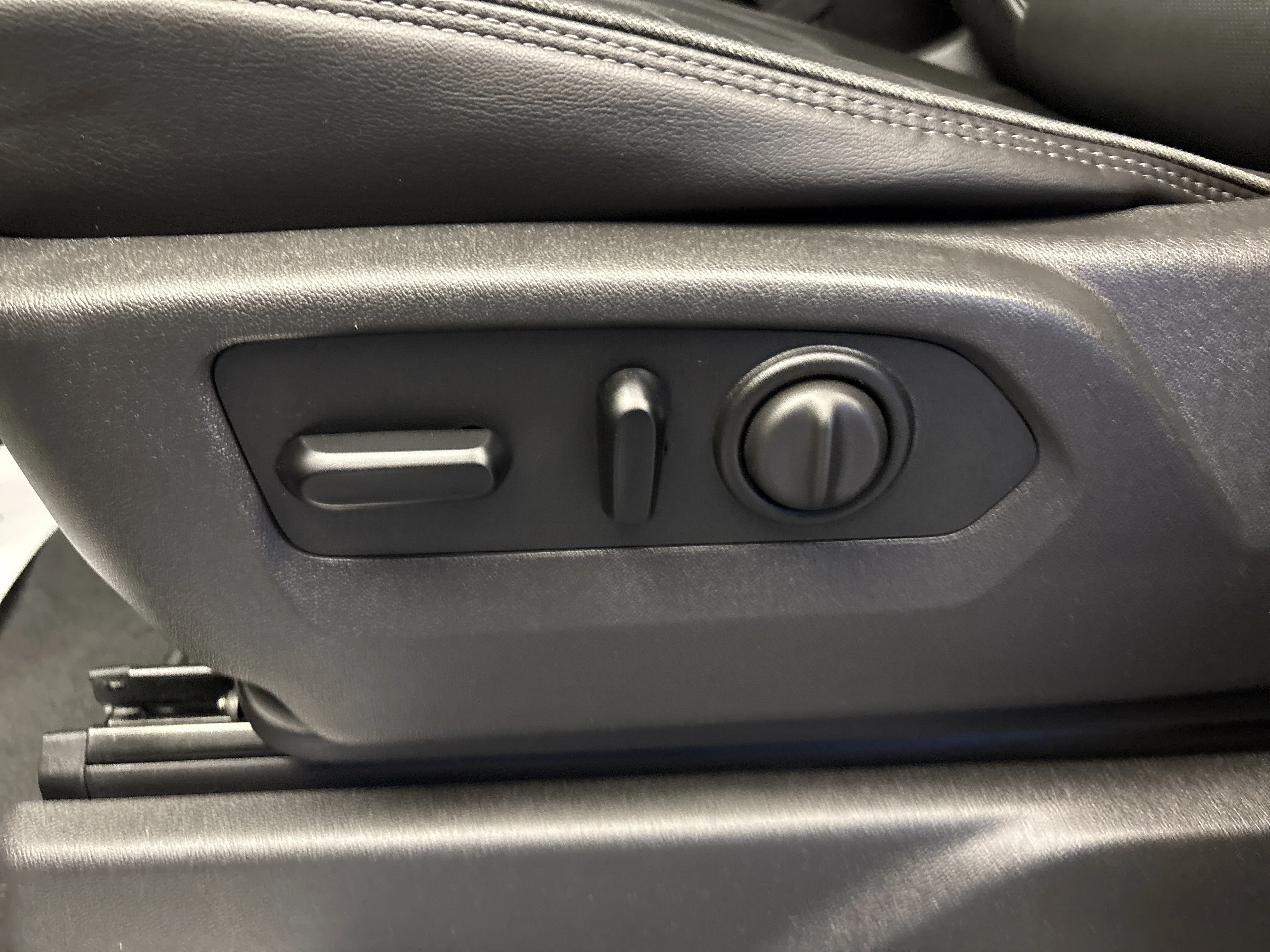 Used 2019 Cajun Red Tintcoat Chevrolet High Country image 13