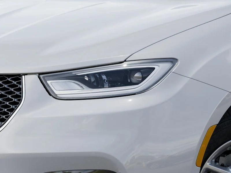 New 2026 Bright White Clear-Coat Exterior Paint Chrysler Select image 10