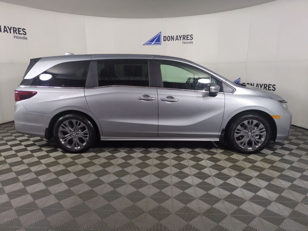 2026 Honda Odyssey Touring - Photo 6