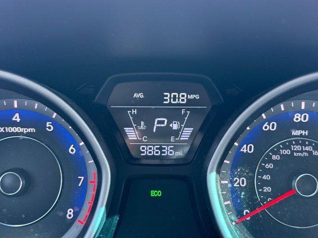 Used 2015 Titanium Gray Metallic Hyundai SE image 13