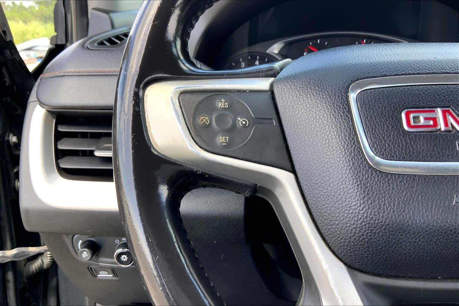 Used 2018 Graphite Gray Metallic GMC SLE image 23