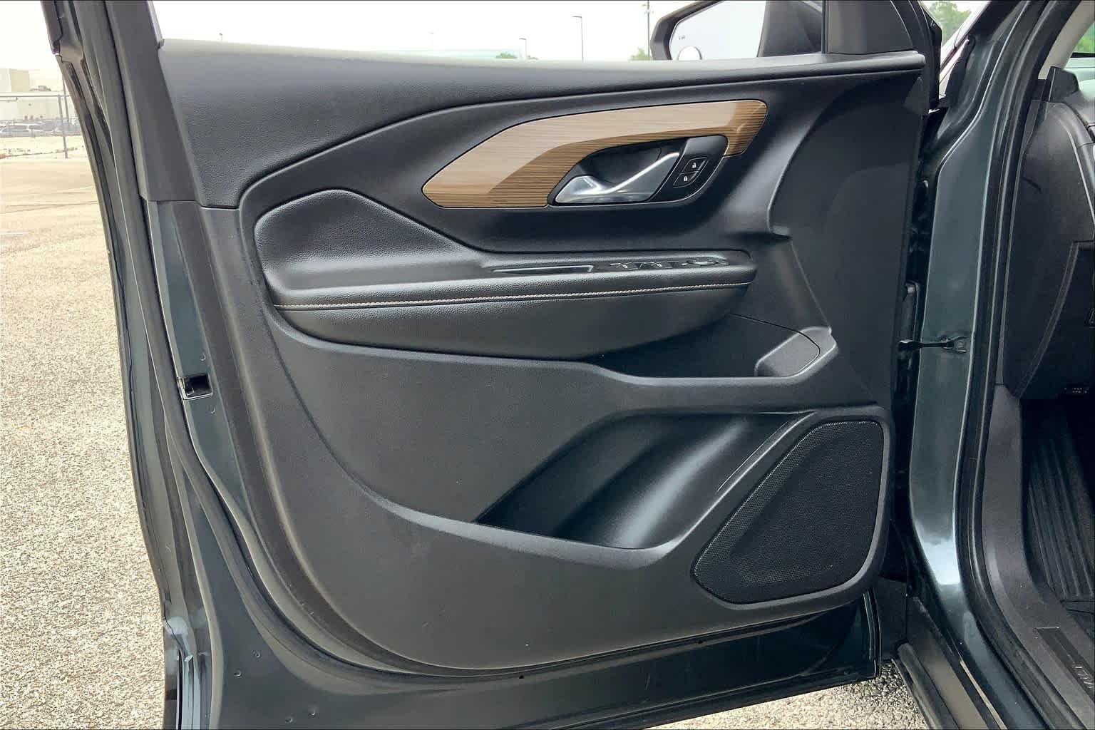 Used 2018 Graphite Gray Metallic GMC SLE image 21