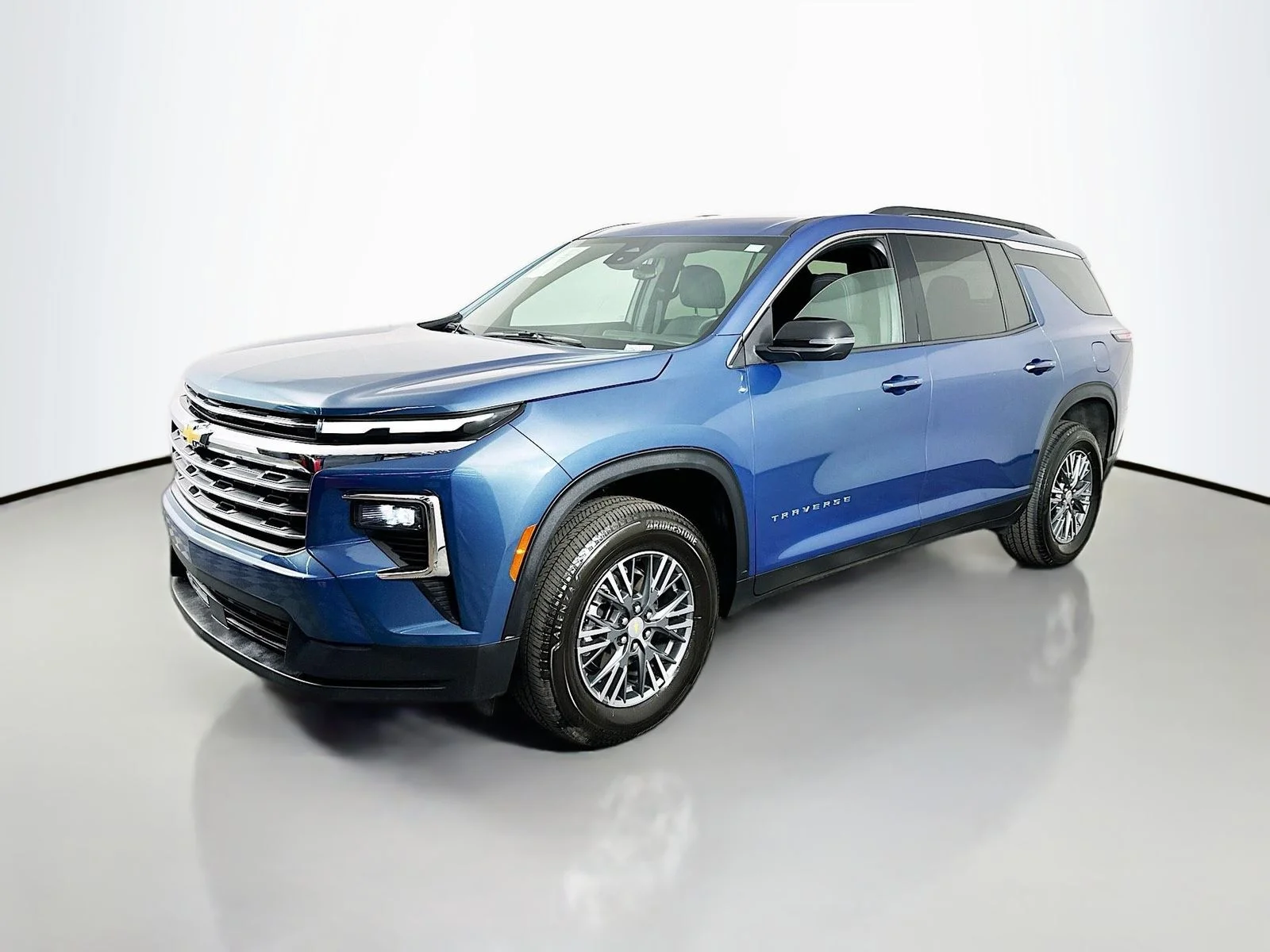 Used 2025 Lakeshore Blue Metallic Chevrolet LT image 3