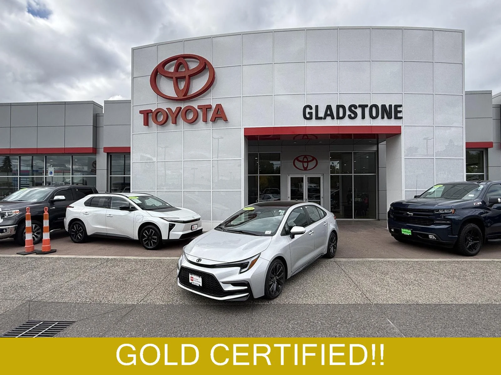 Used 2023 Classic Silver Metallic/Midnight Black Metallic Toyota SE image 1