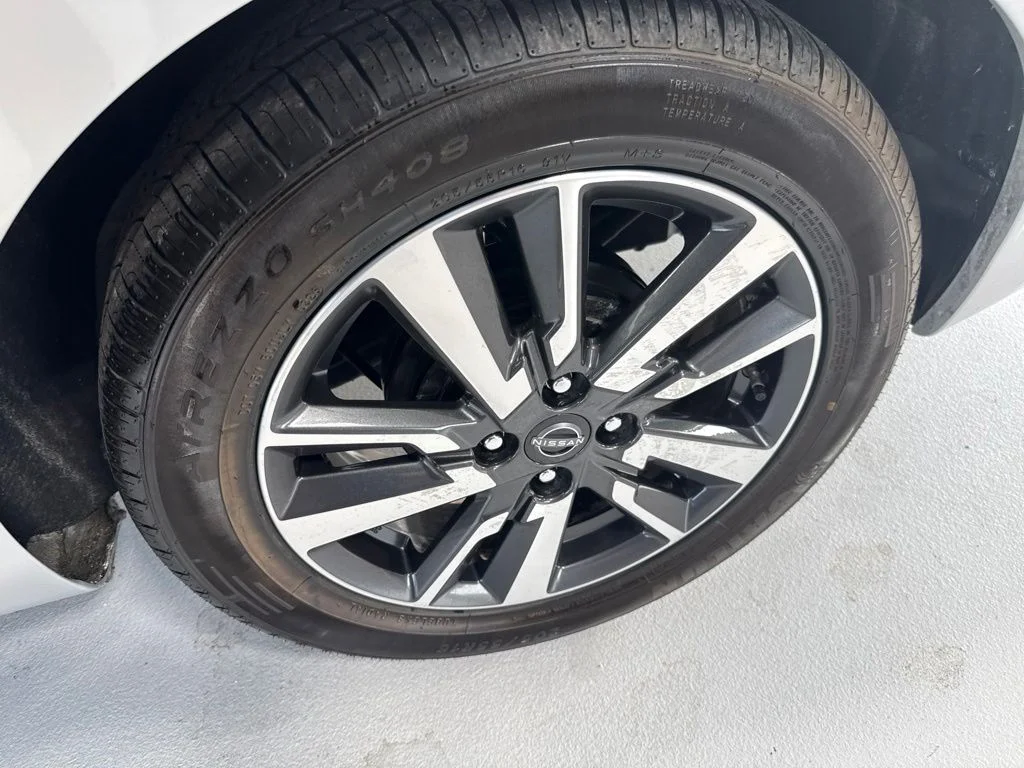 Used 2025 Silver Nissan 1.6 SV image 18