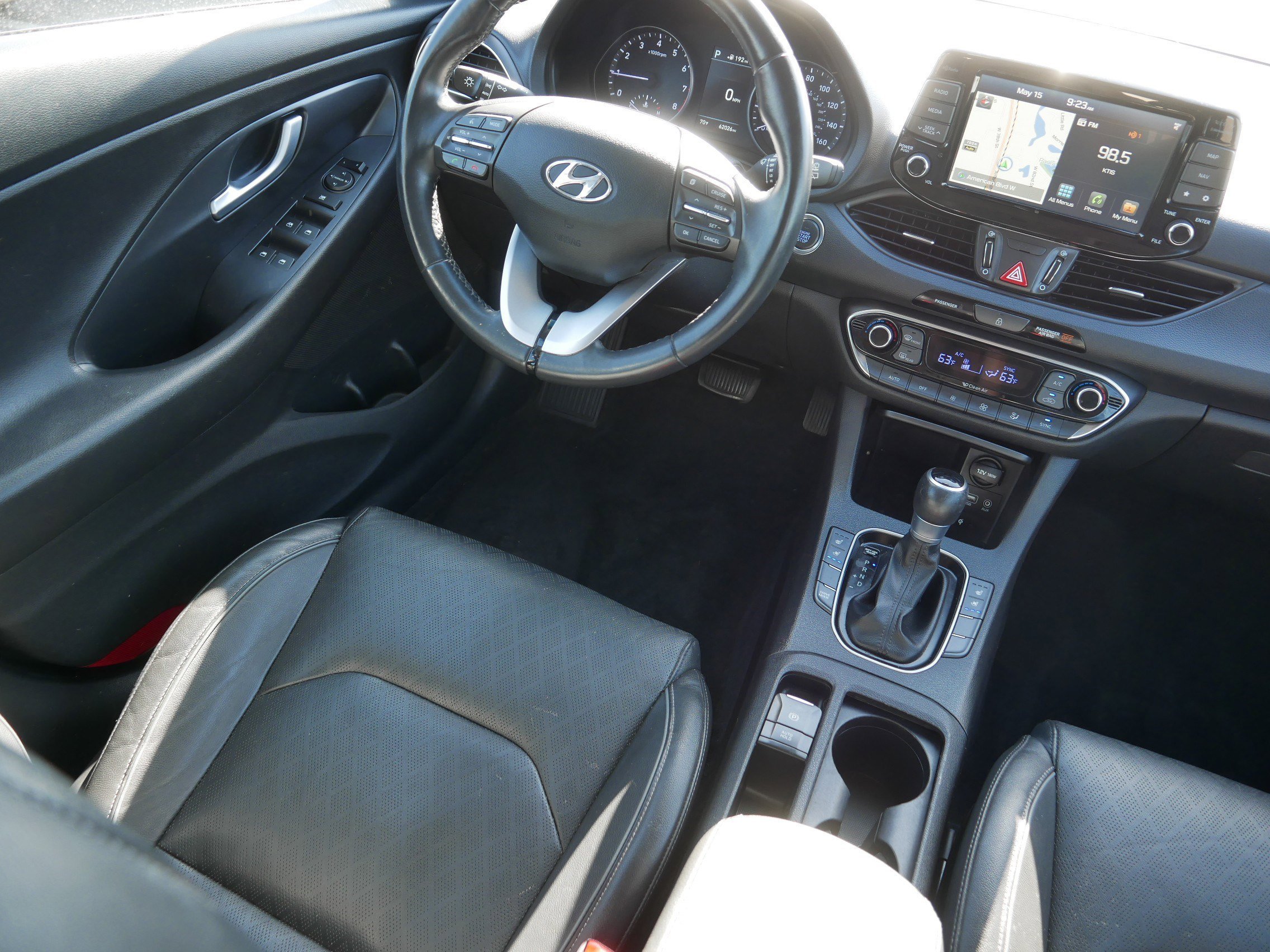 Used 2018 Ceramic White Hyundai  image 9
