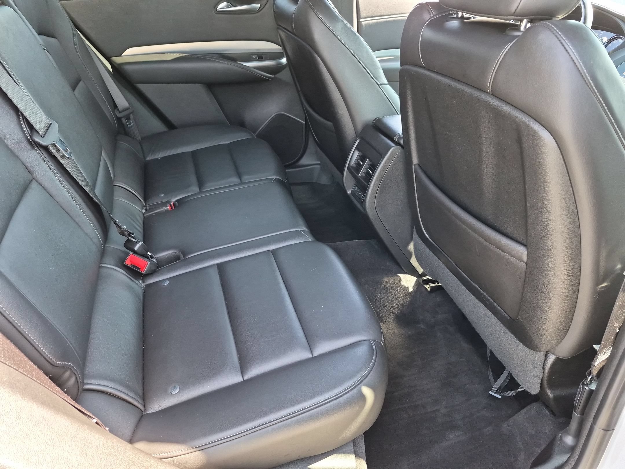 Used 2019 Crystal White Tricoat Cadillac AWD Premium Luxury image 33