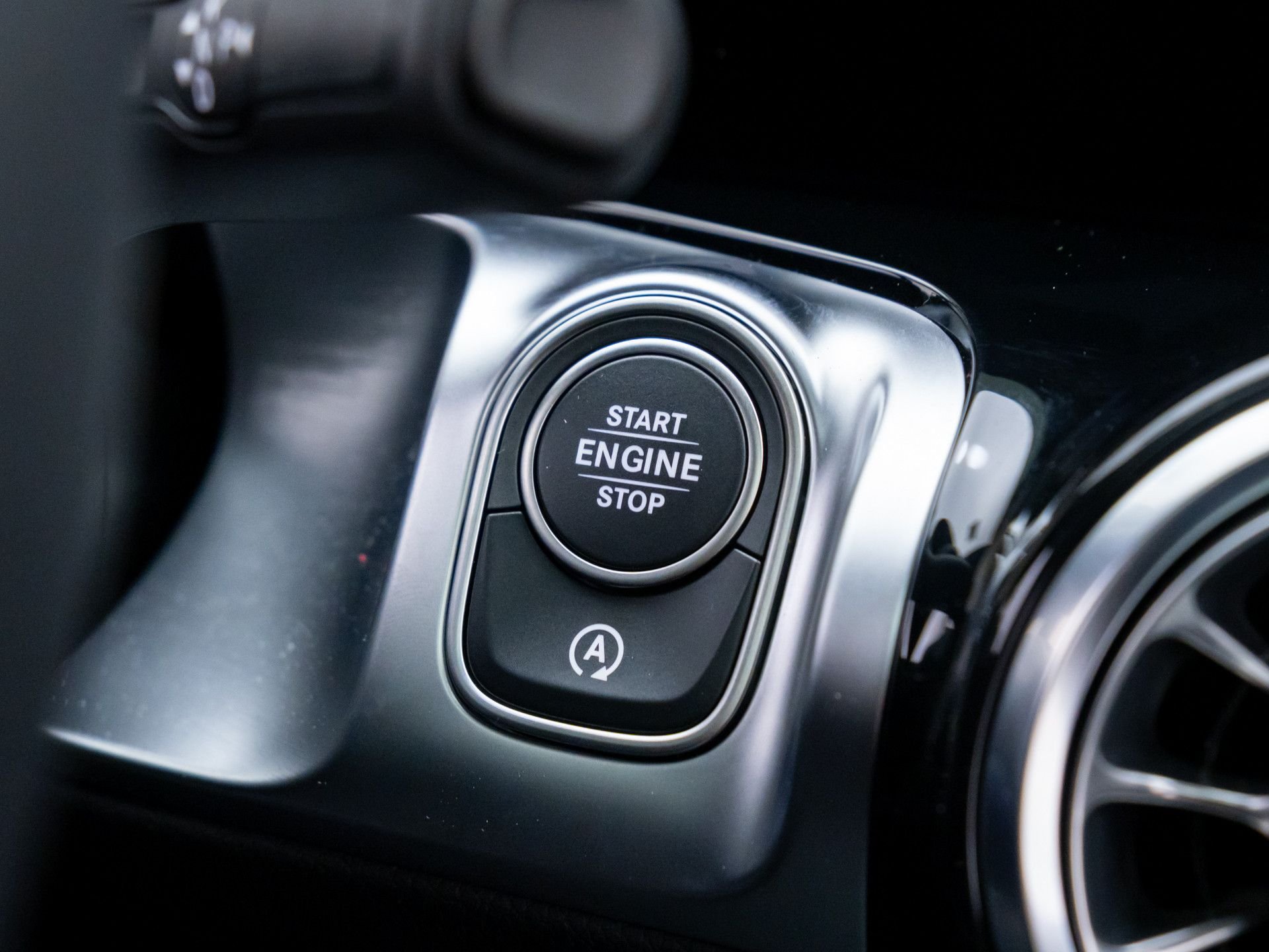 New 2026 Mountain Grey Metallic Mercedes-Benz GLB 250 image 23