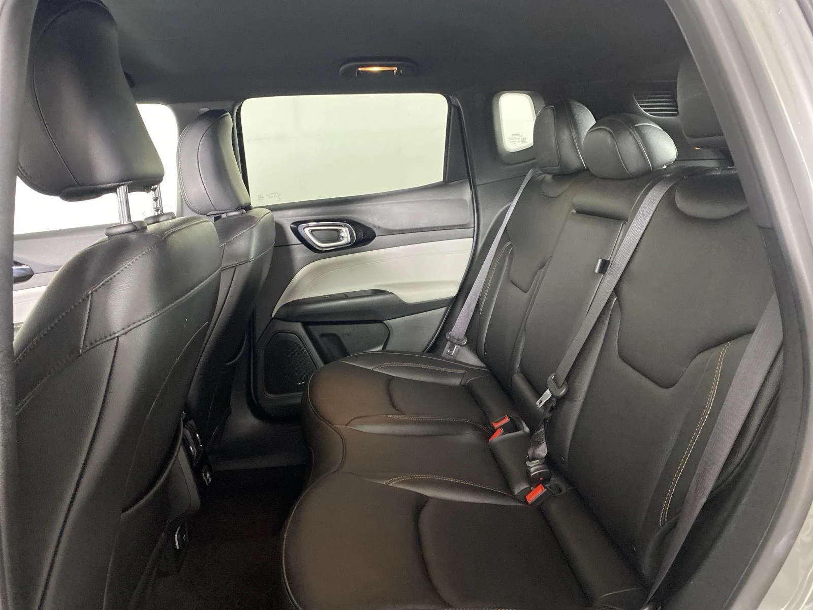 Used 2024 Sting-Gray Clearcoat Jeep Limited image 22