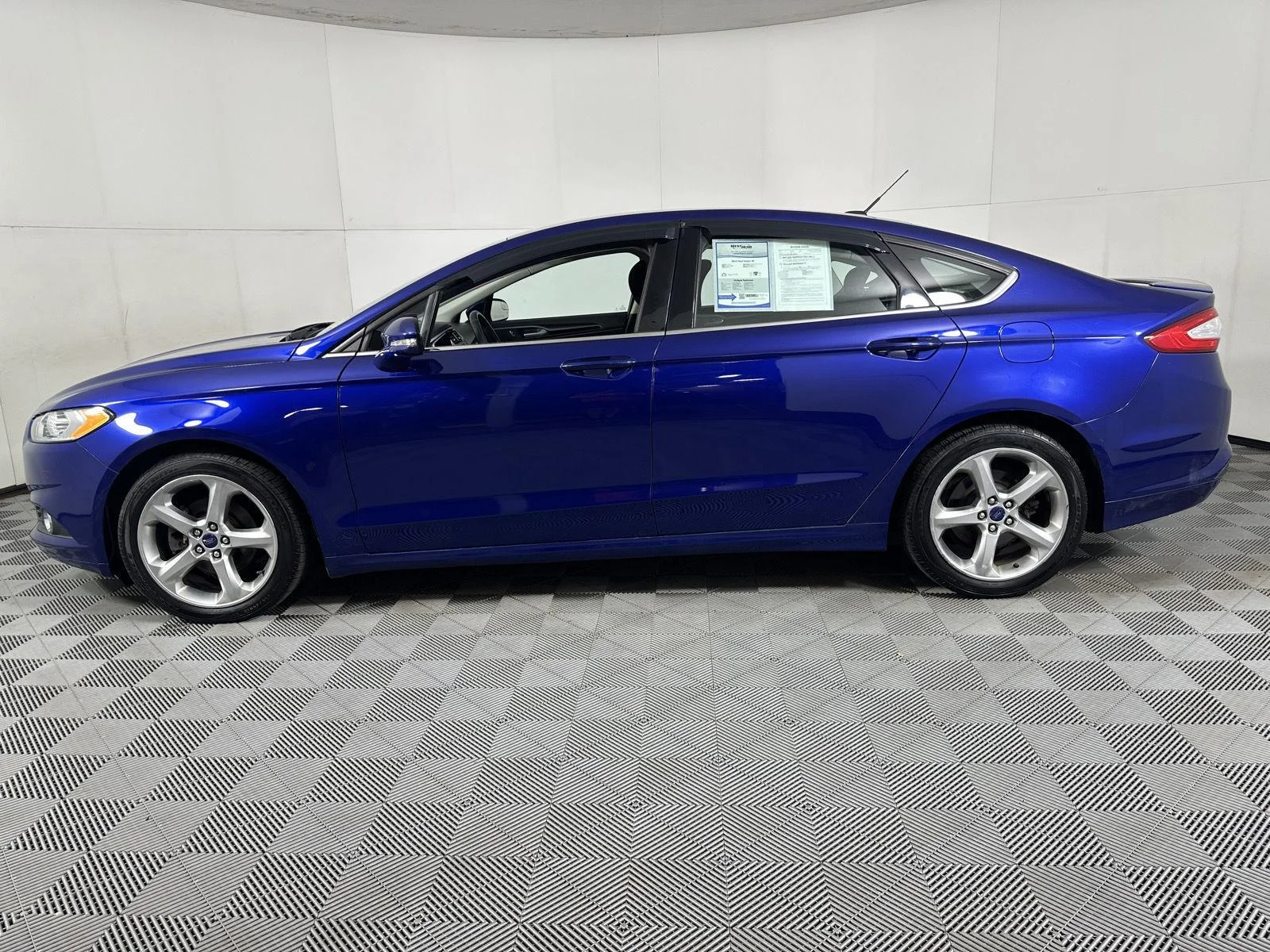 Used 2016 Deep Impact Blue Ford SE image 9