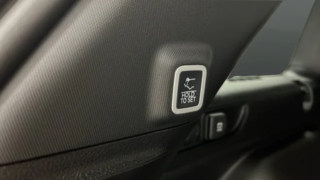 New 2026 Baltic Gray Metallic Clear-Coat Exterior Paint Jeep Altitude image 28