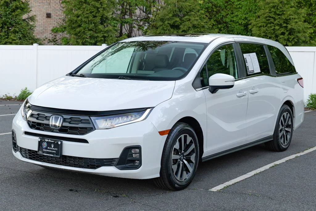 Used 2025 White Honda EX-L image 3