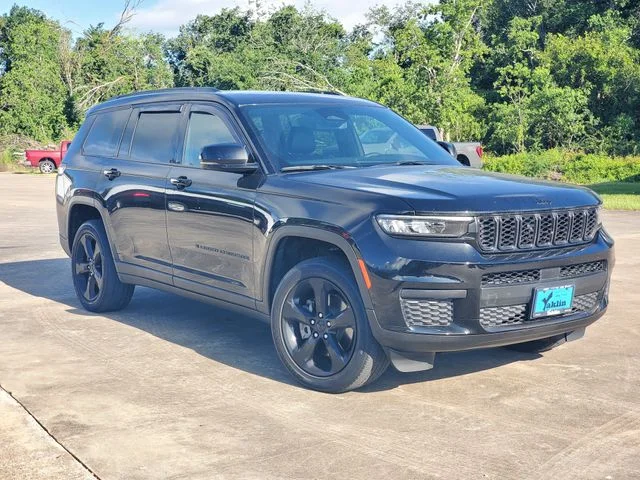 Used 2023 Black Jeep Altitude image 31