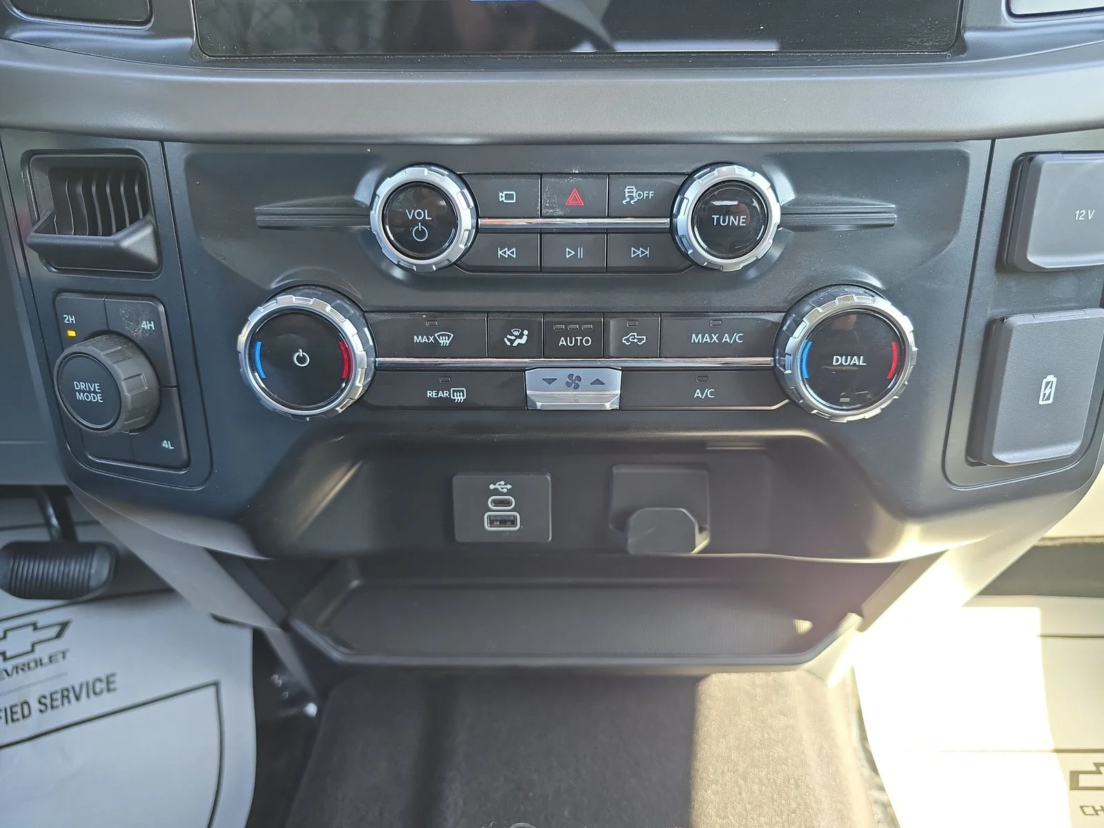 Used 2025 Iconic Silver Metallic Ford XLT image 15