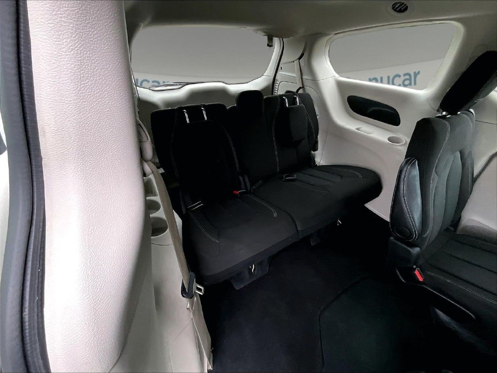 Used 2024 White Chrysler LX image 17