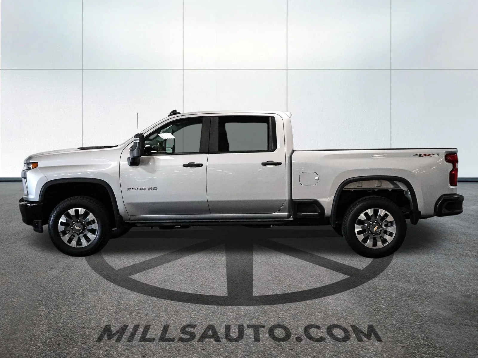 Used 2022 Silver Ice Metallic Chevrolet Custom image 3