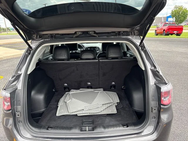 Used 2020 Granite Crystal Clearcoat Metallic Jeep Latitude image 9