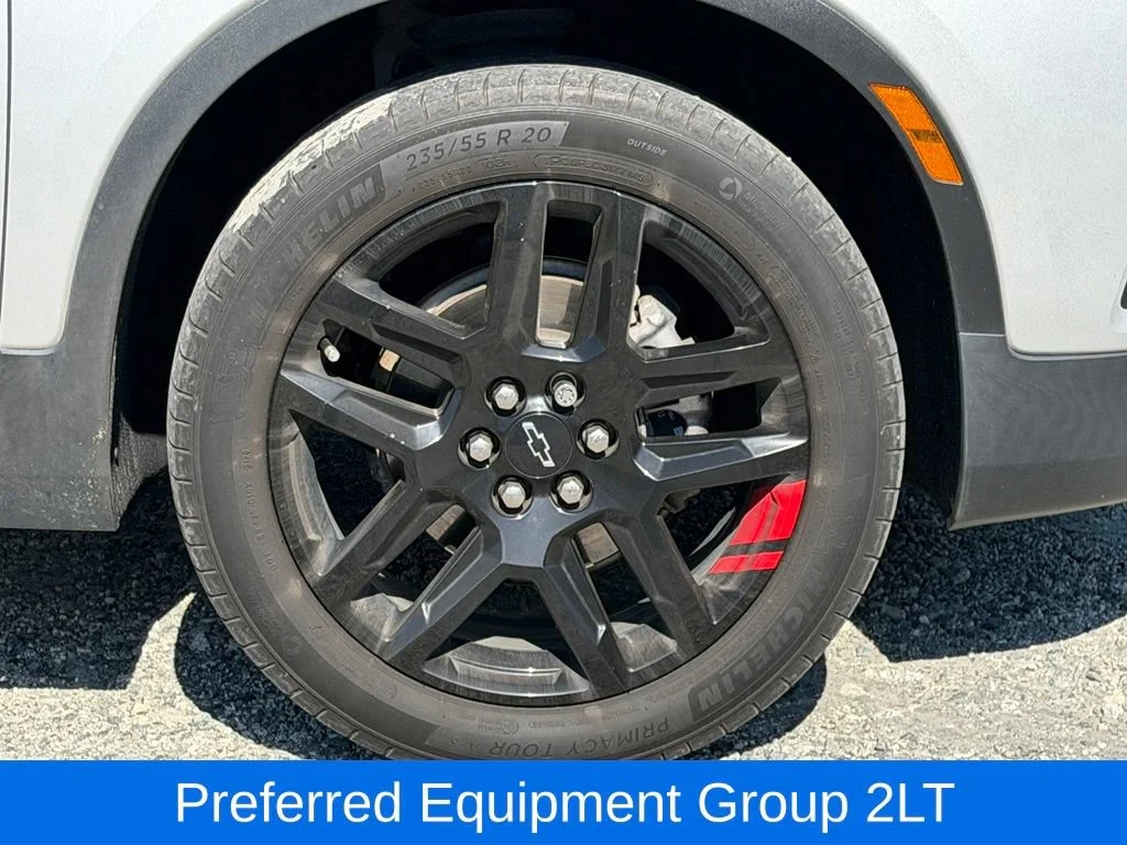 Used 2021 SILVER ICE METALLIC Chevrolet LT image 13