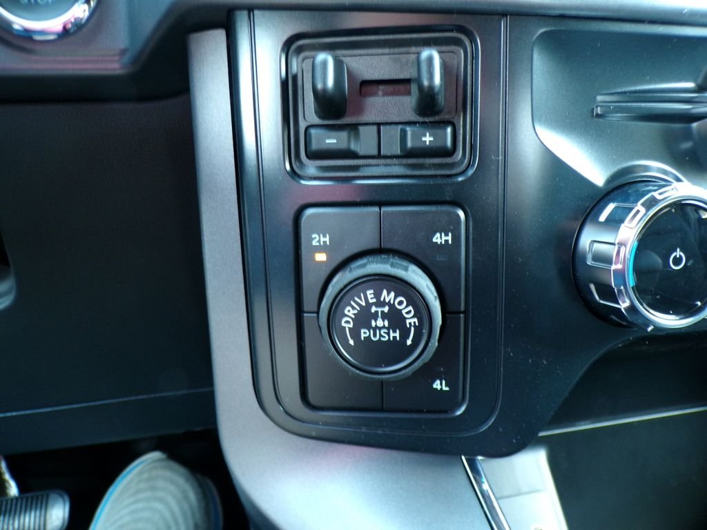 New 2026 Agate Black Metallic Ford XLT image 20